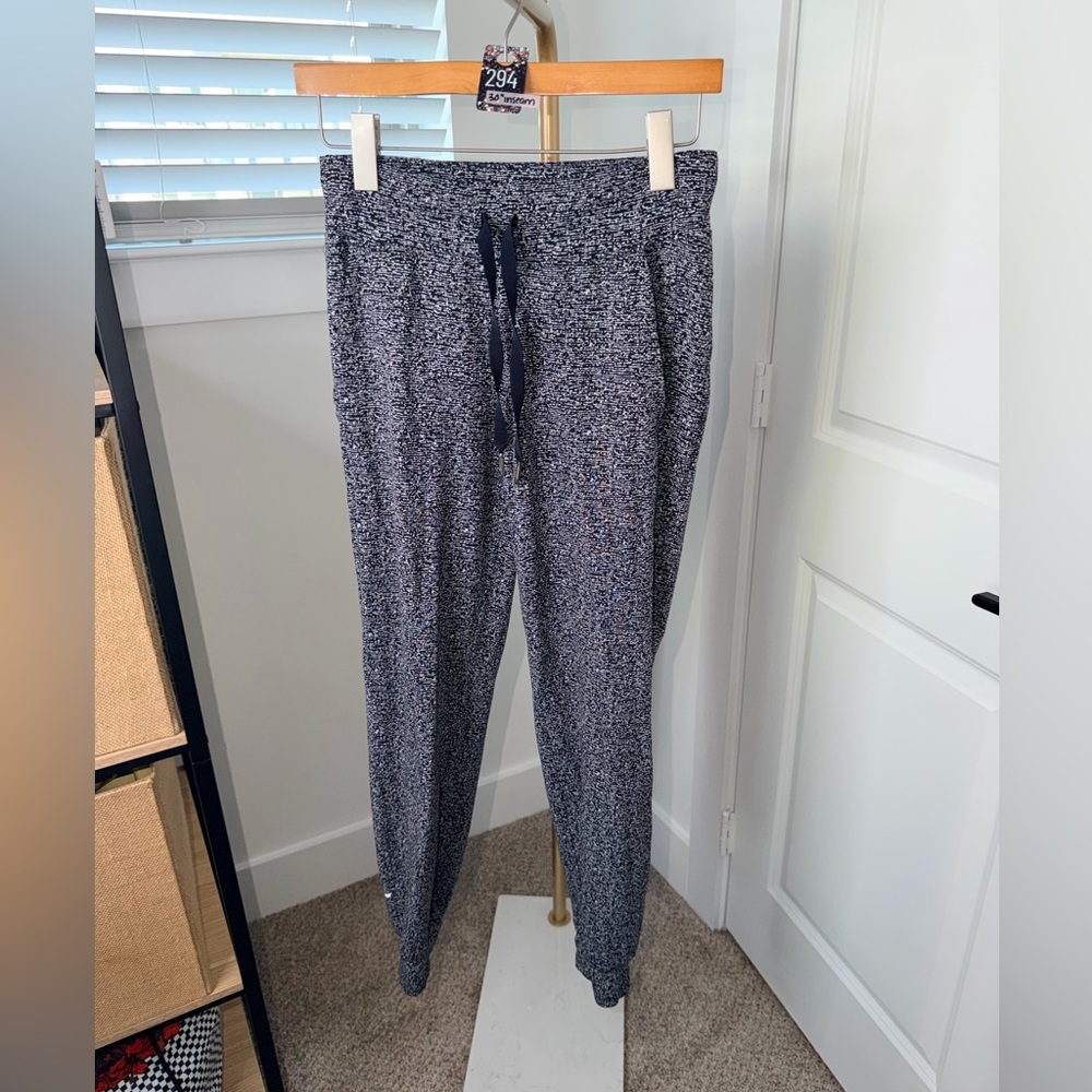294. Lululemon Ready To Rulu Pant 29" Reconnect Jacquard in Luon White Black